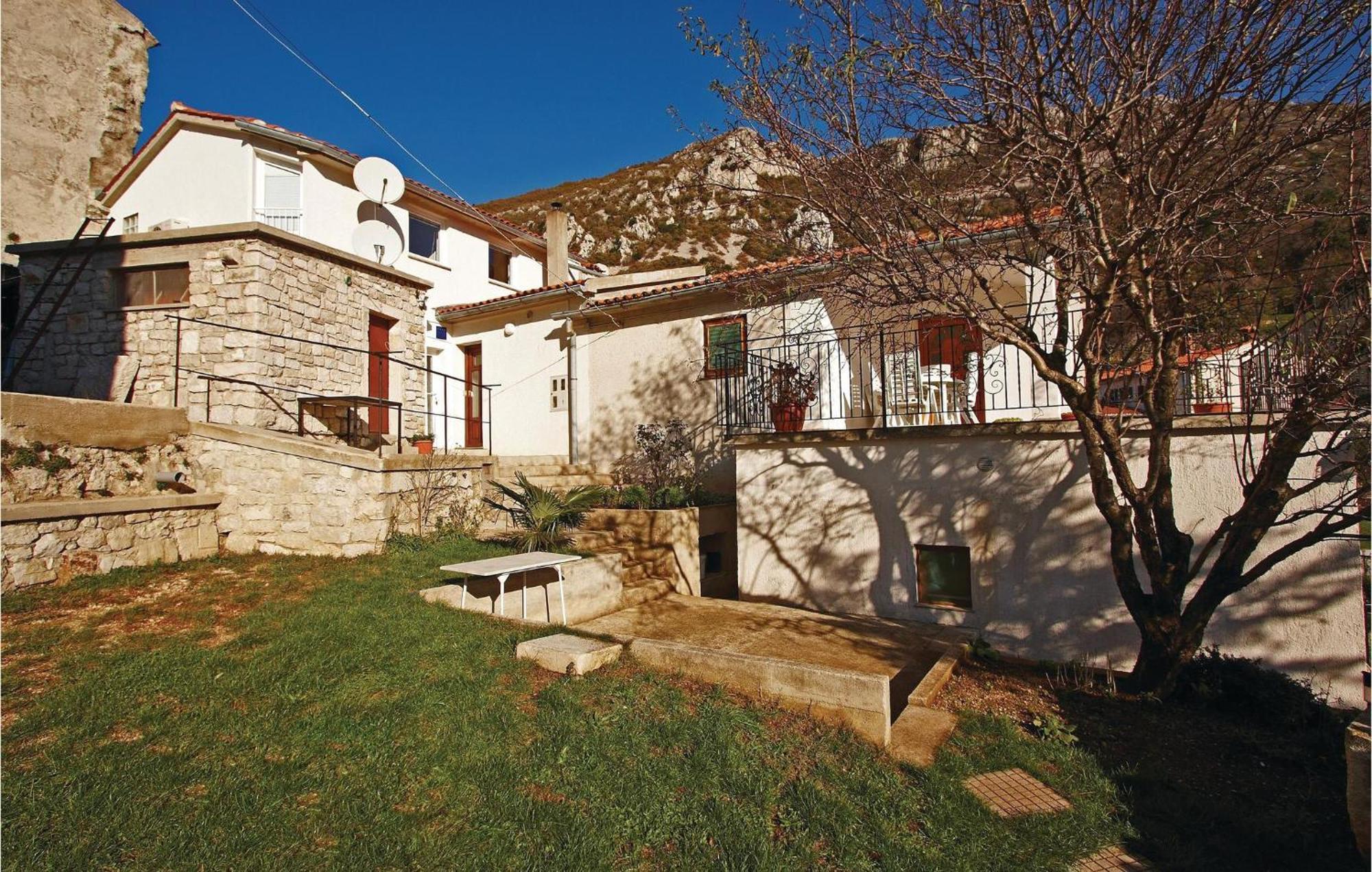 Appartamento 2 Bedroom Awesome In Plomin